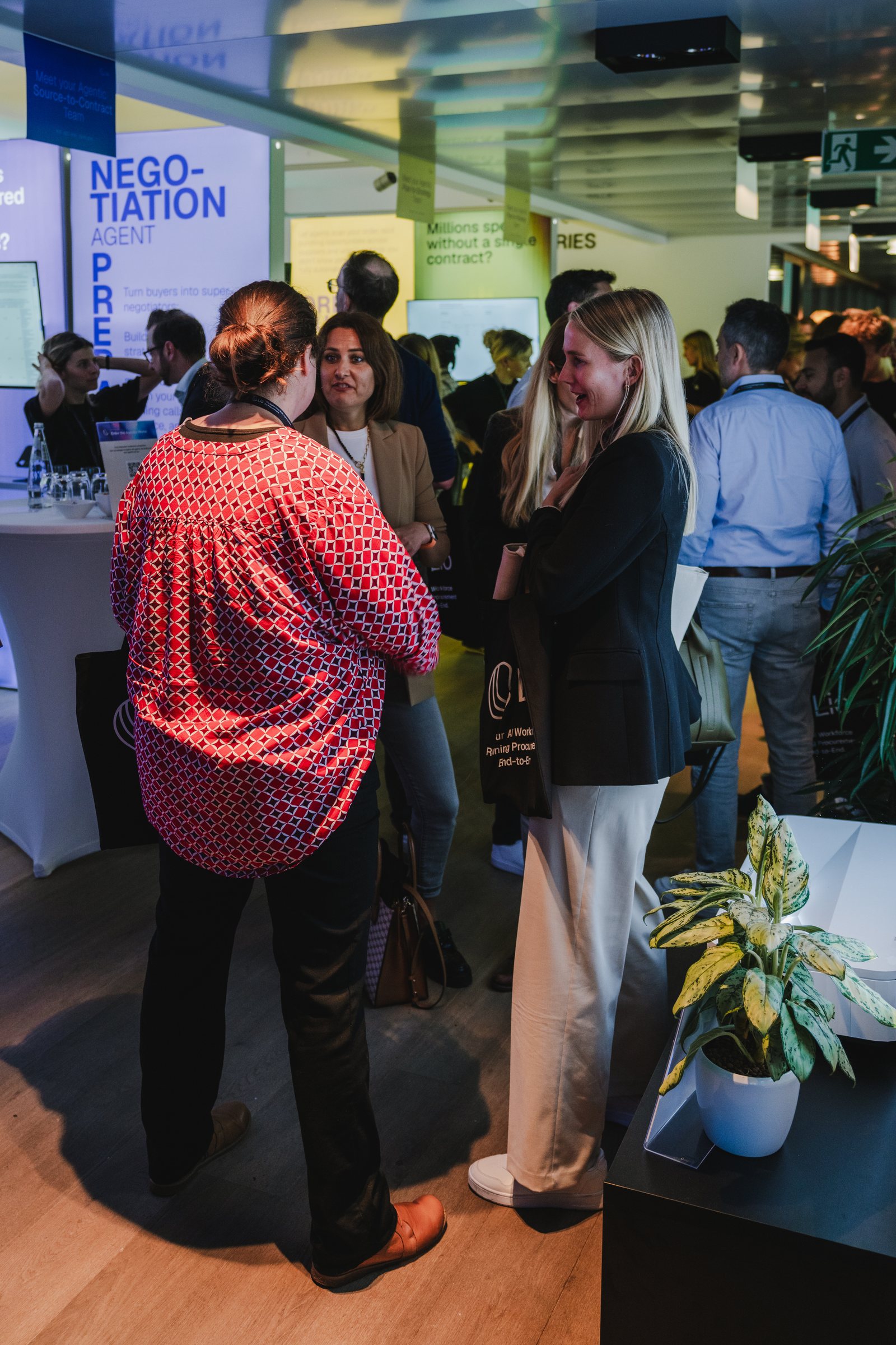 Bots & Buyers Munich - Networking in the hallway